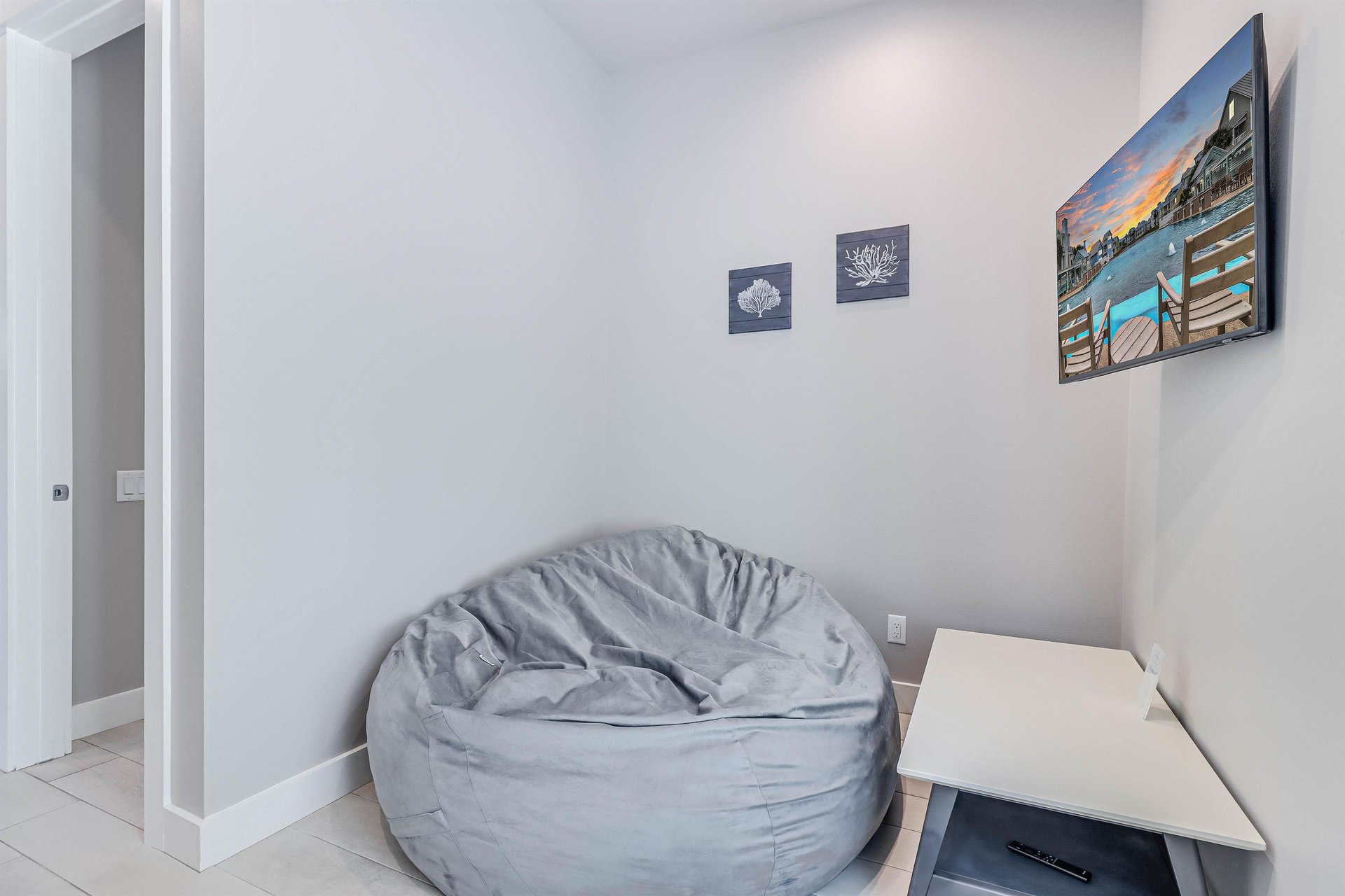 TV Lounge, 2nd Floor