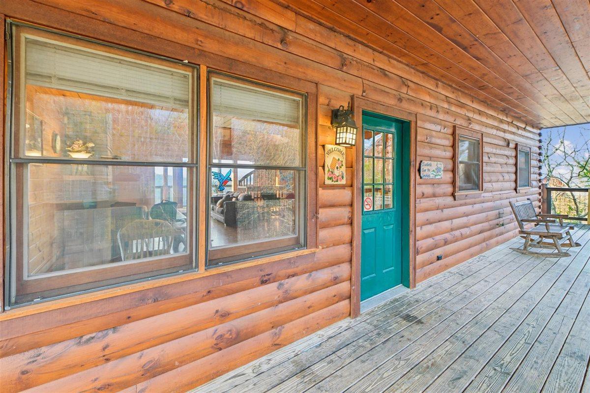 008Porch