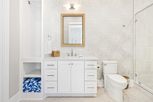 2nd King Bathroom, 1st Floor