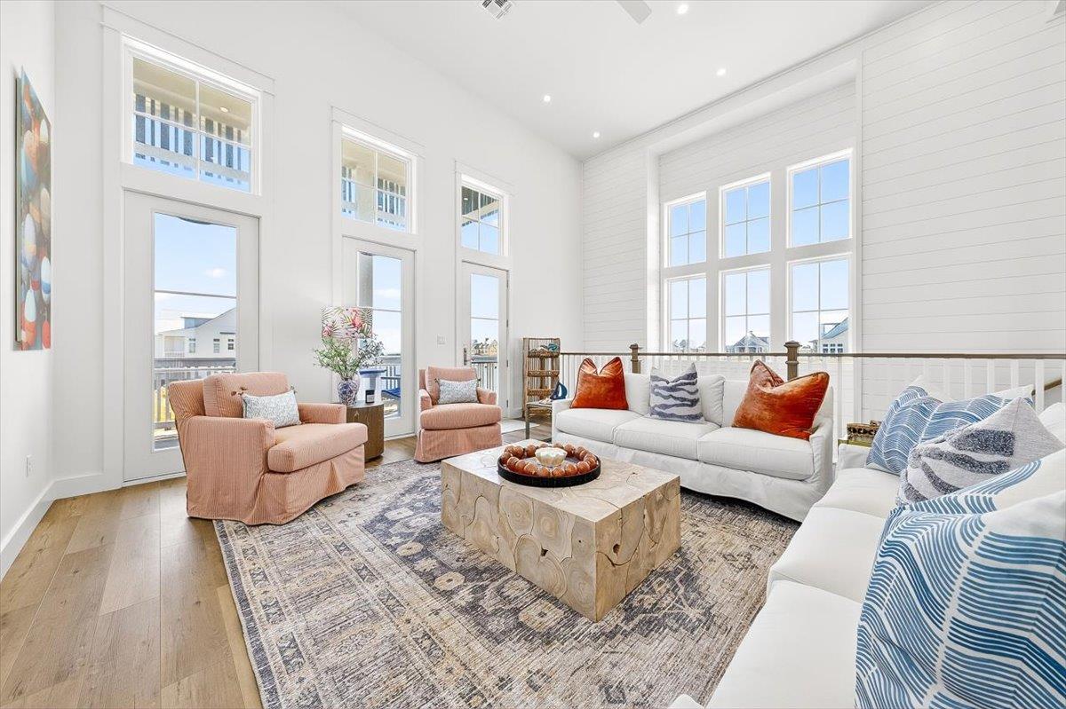 2nd Floor, Primary Living Room