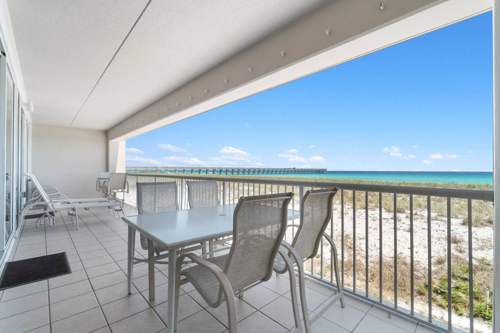 Huge Balcony Overlooking The Gulf
