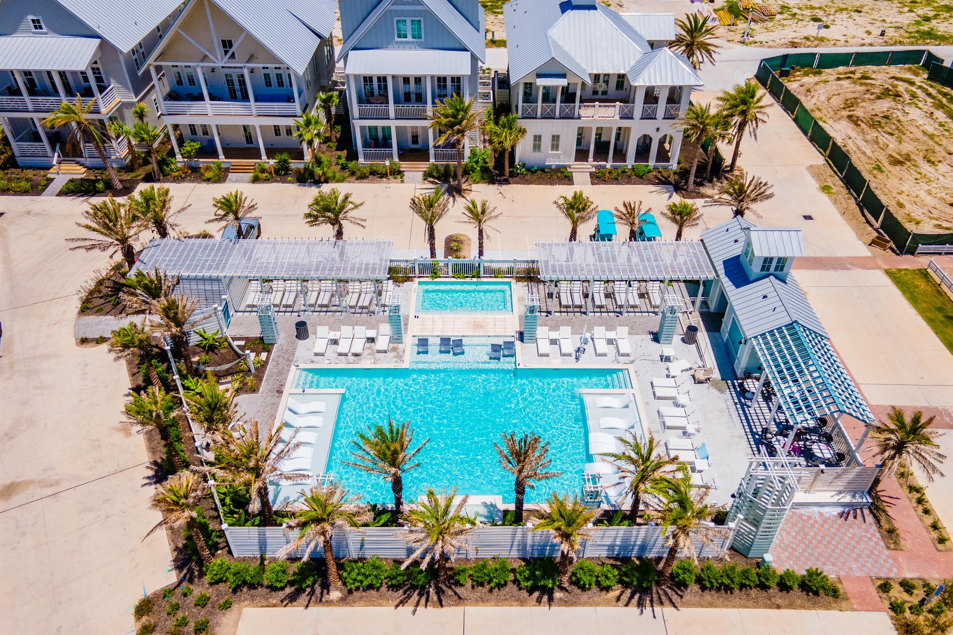Neighborly Square Pool