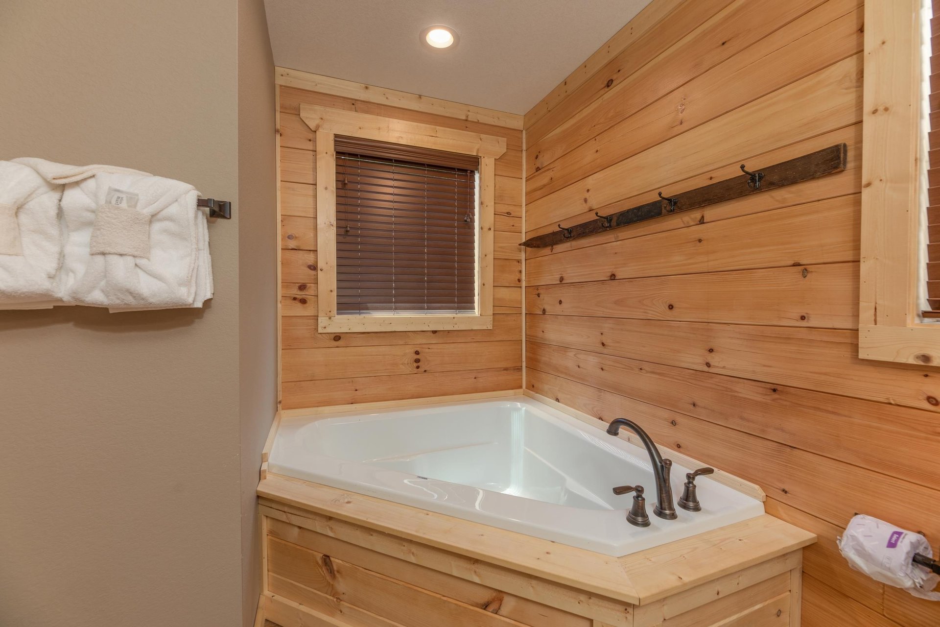 Soaker tub