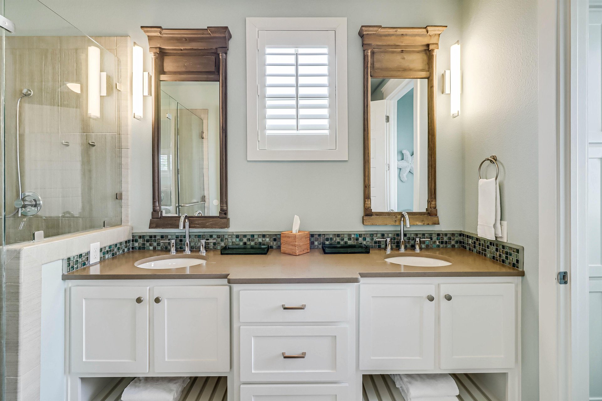 Primary King Bathroom, 2nd Floor