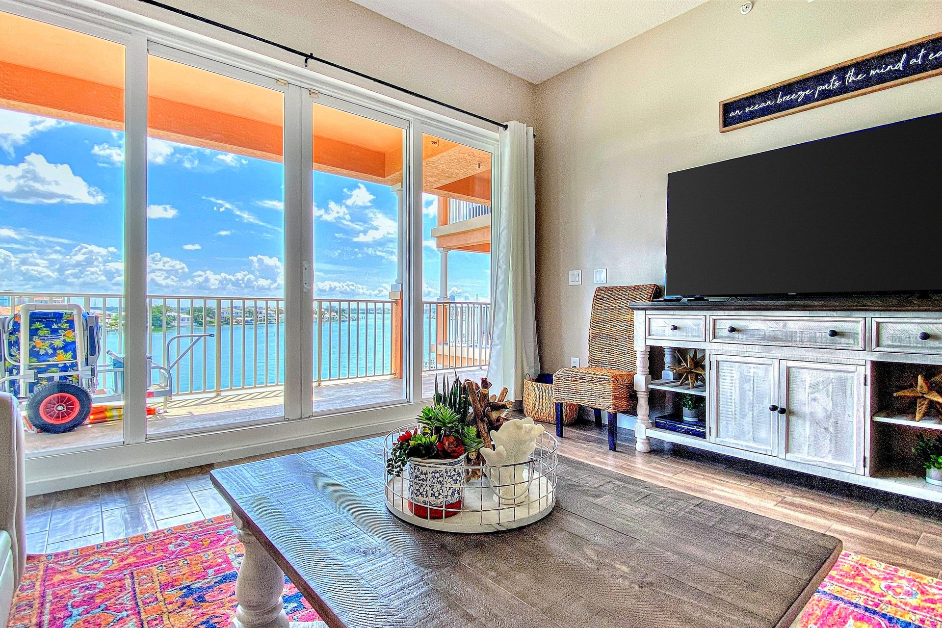 Harborview Grande 404 7