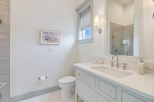 Third King Bathroom, 1st Floor