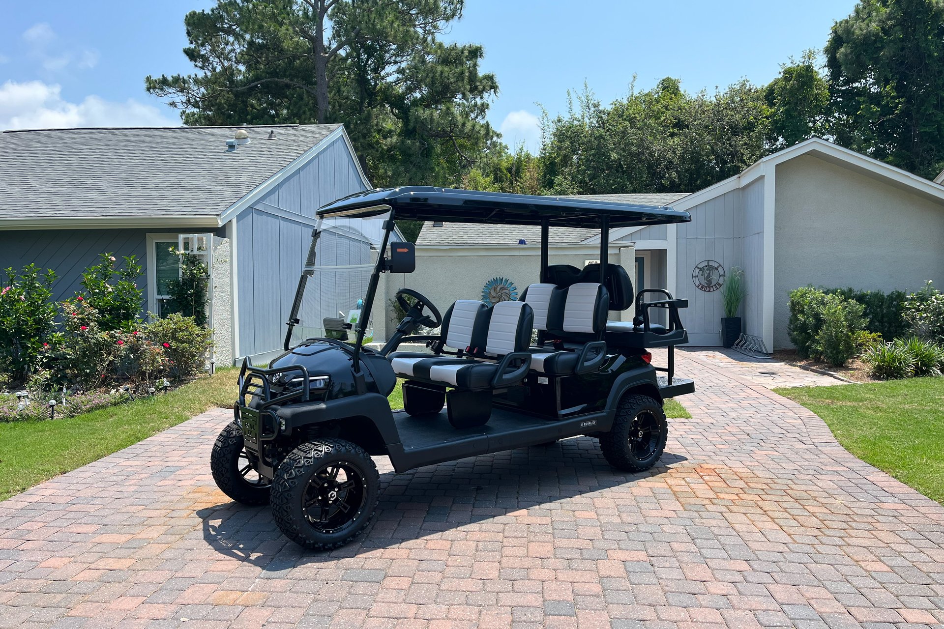 Sunny Destination 38