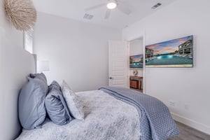 Queen Bedroom, 2nd Floor