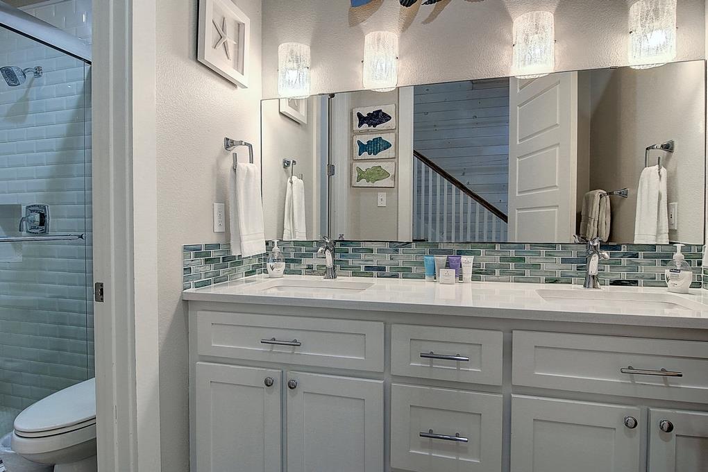 2nd Floor Shared Bathroom