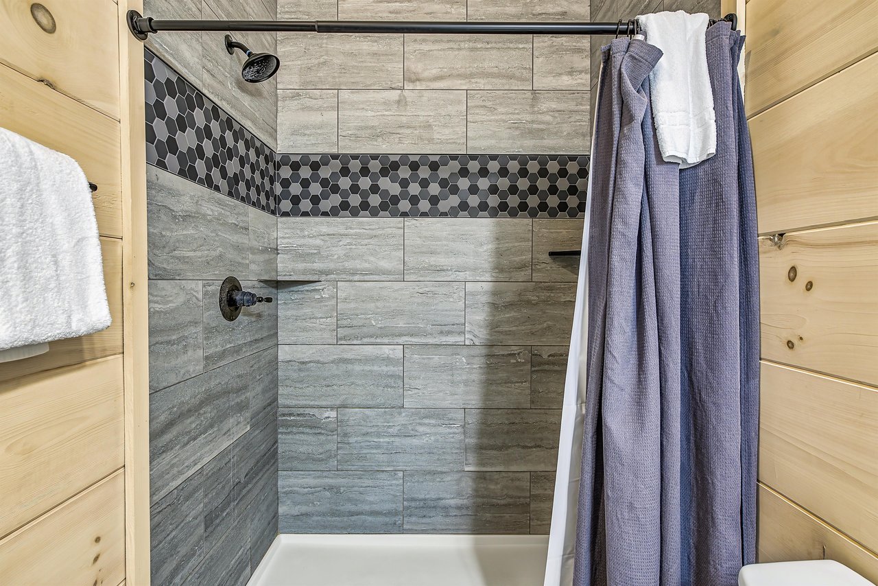 Upstairs Full bathroom 3