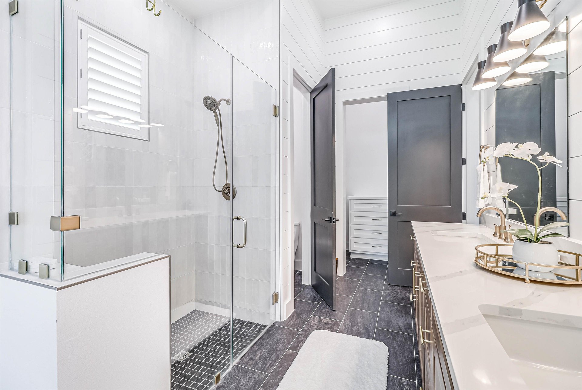 Primary King Bathroom, 2nd Floor