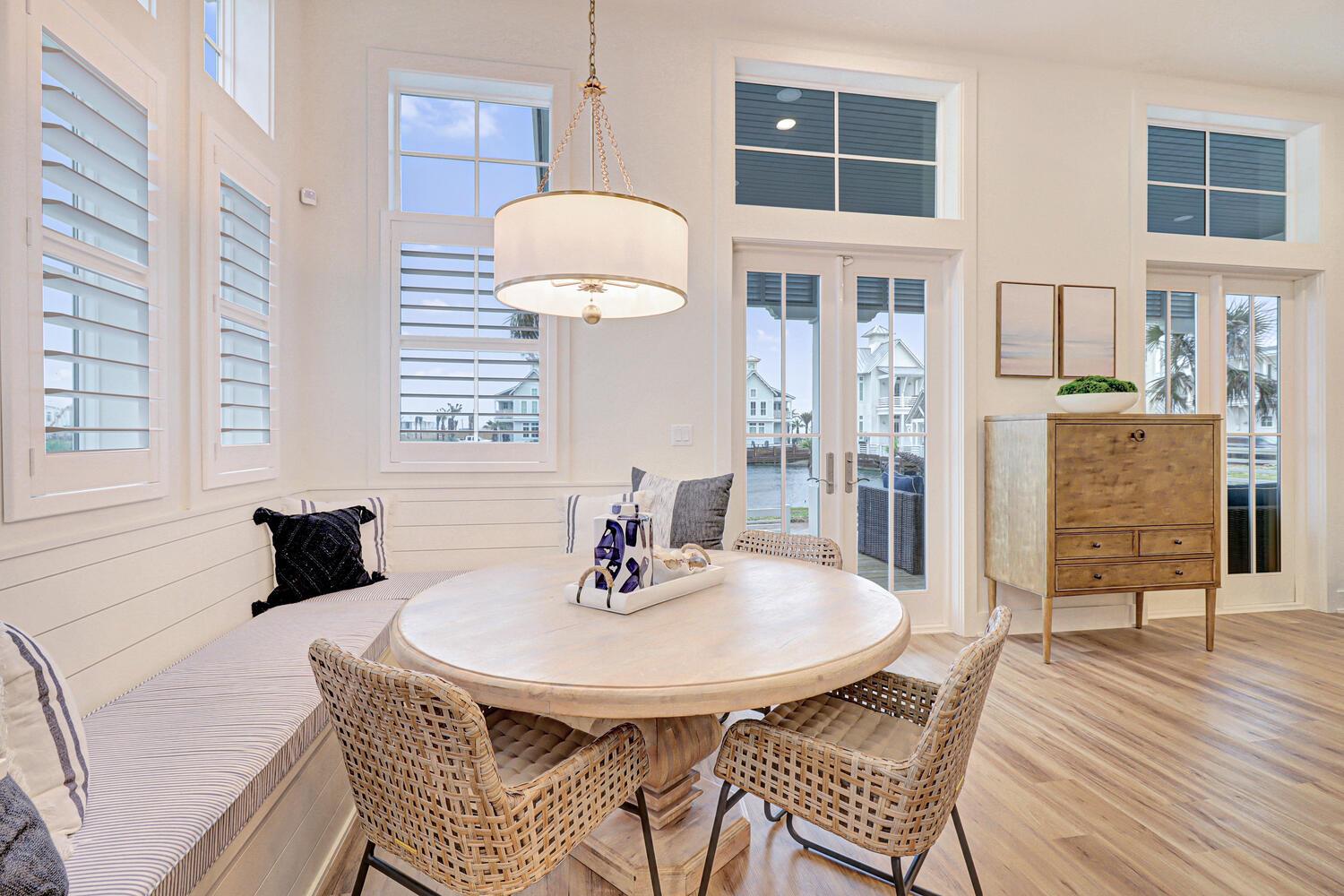 Dining Nook, 1st Floor