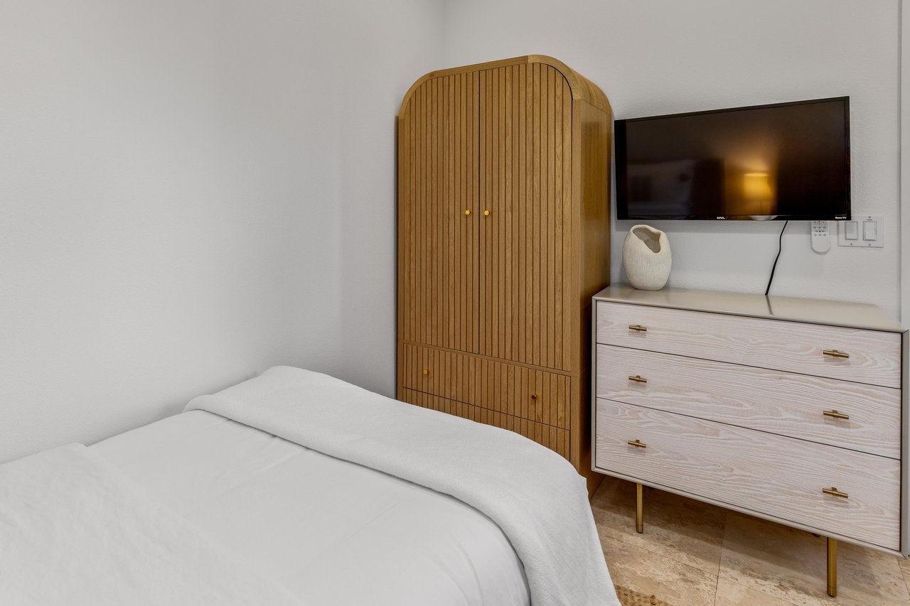 Peaceful twin bedroom