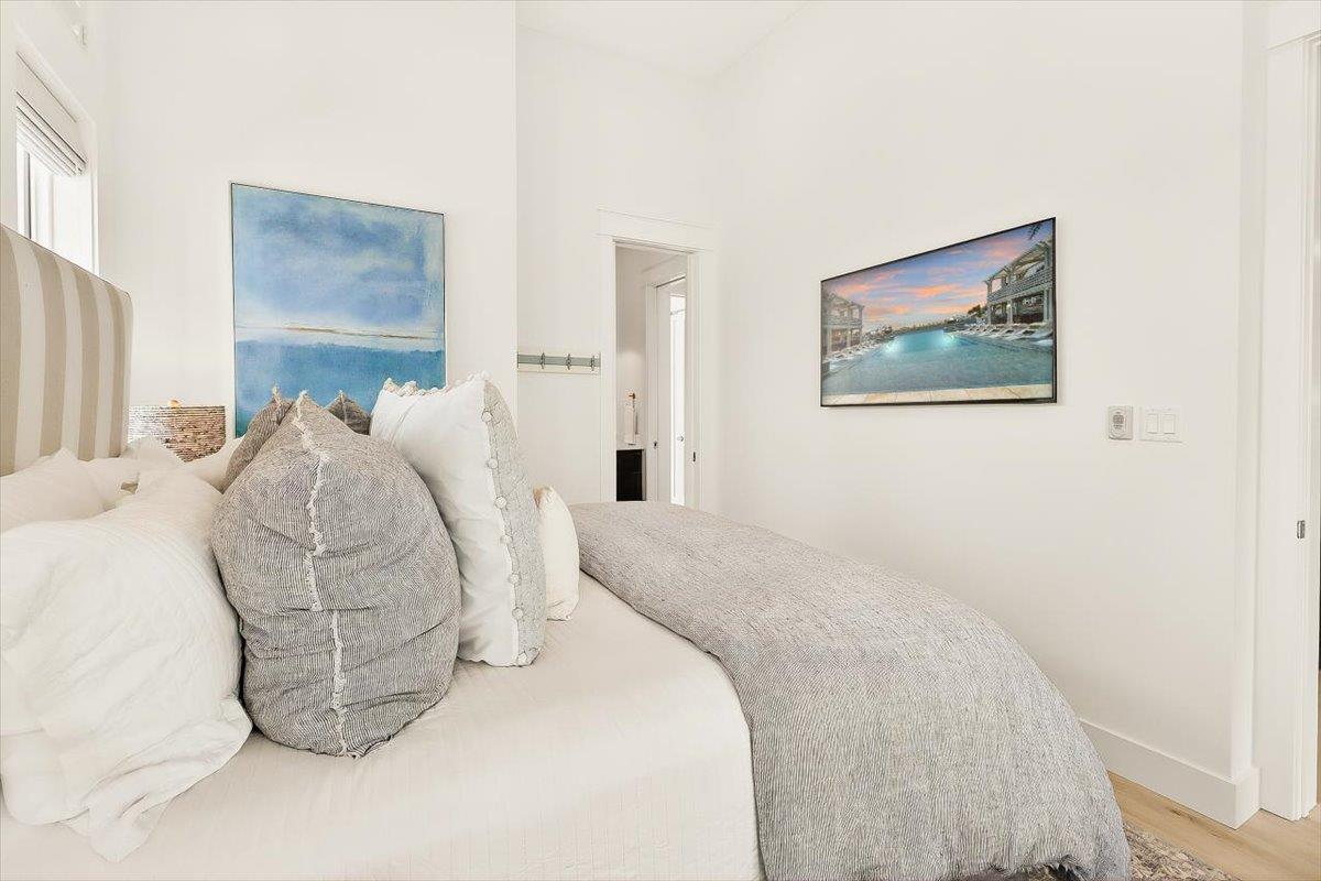 Front King Bedroom, 1st Floor