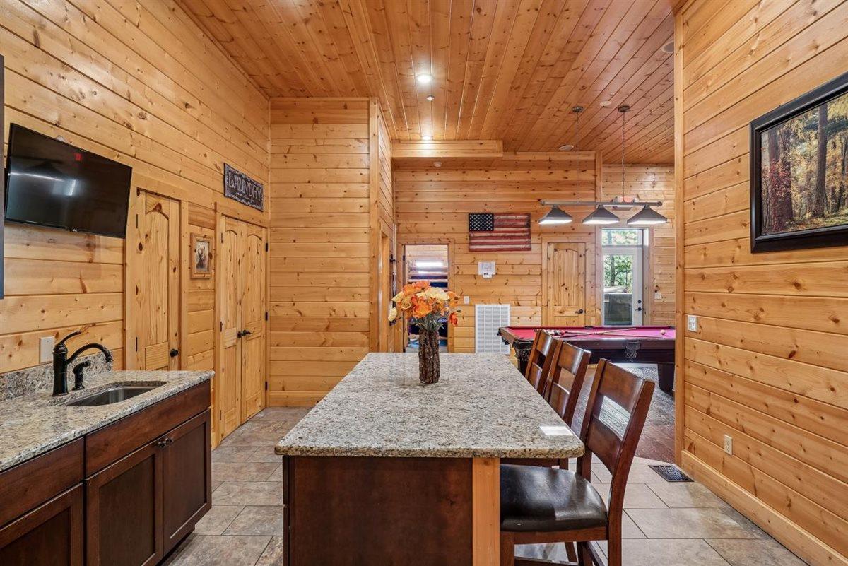 096Wet Bar