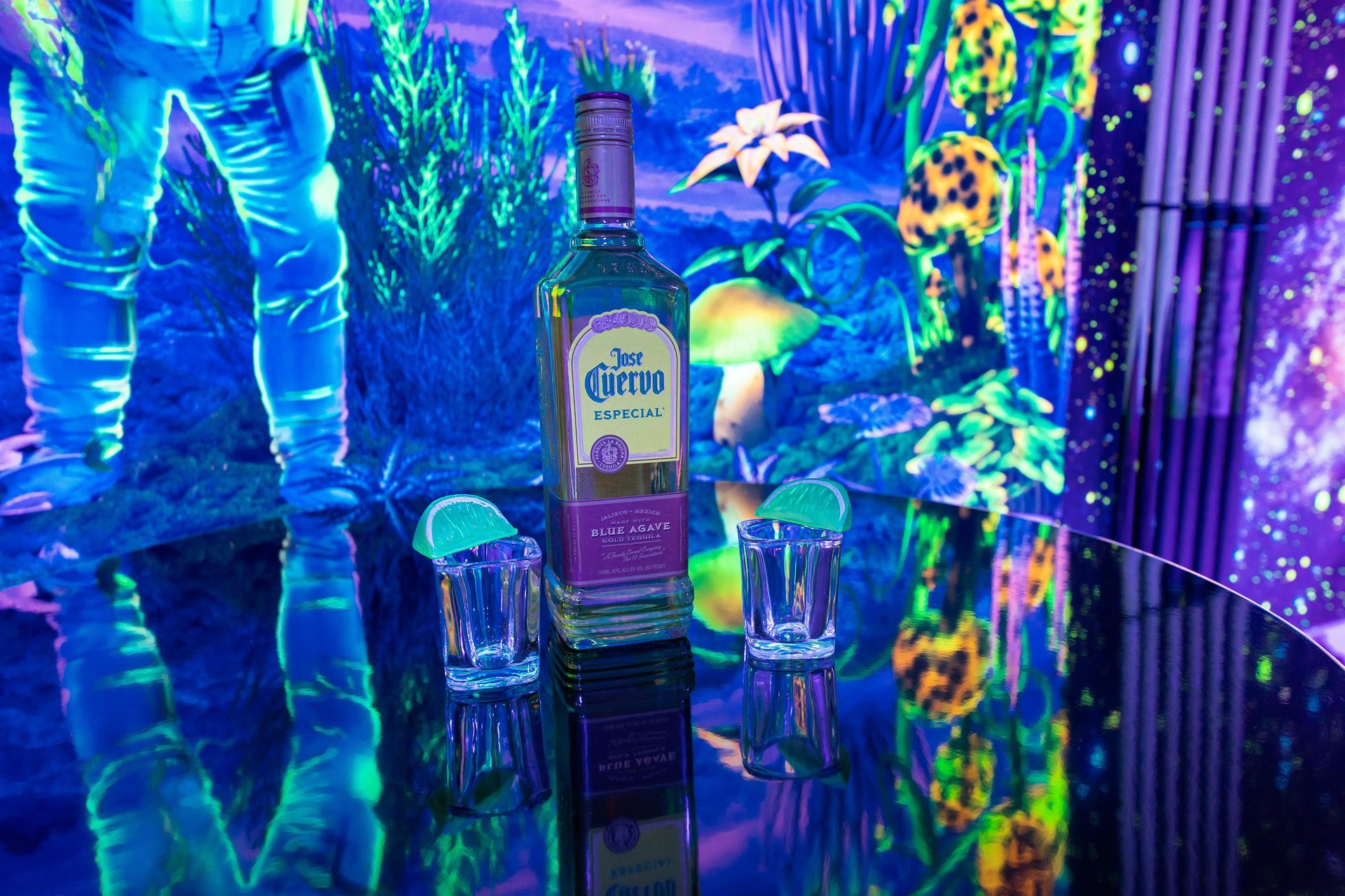 Fun glowing wallpaper