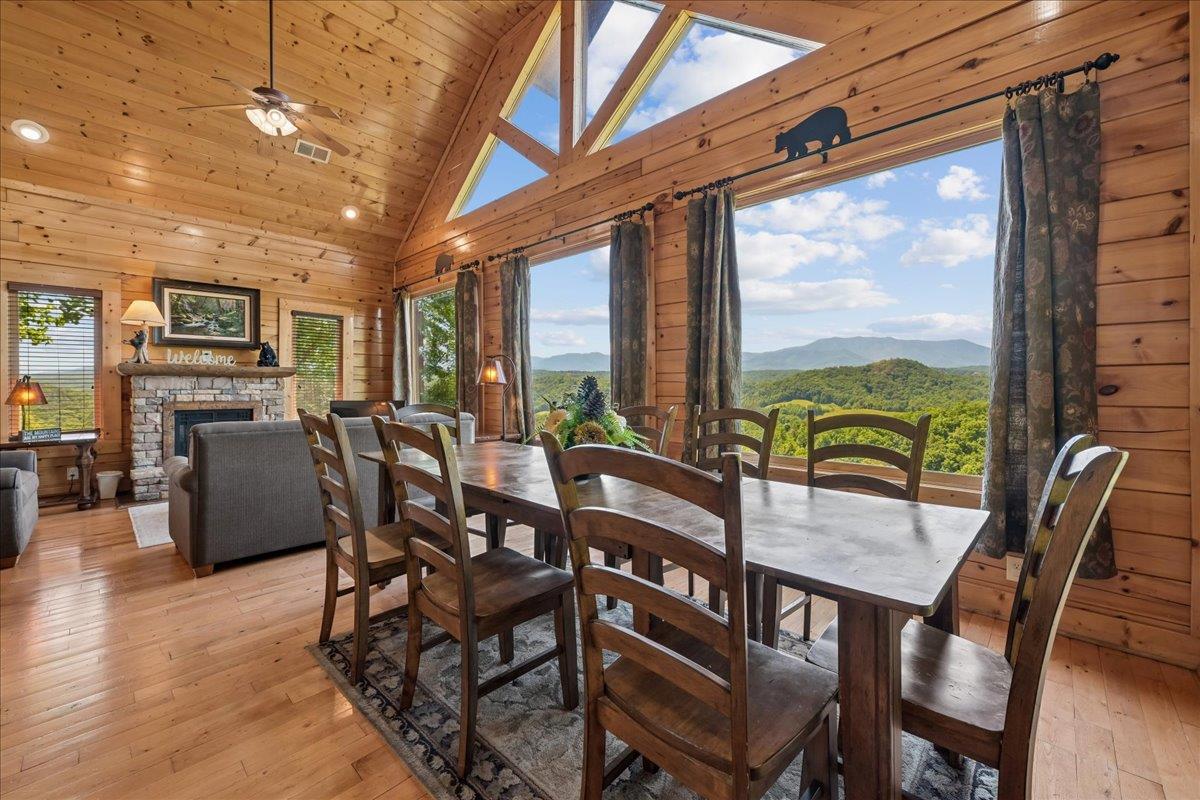 24Dining Area