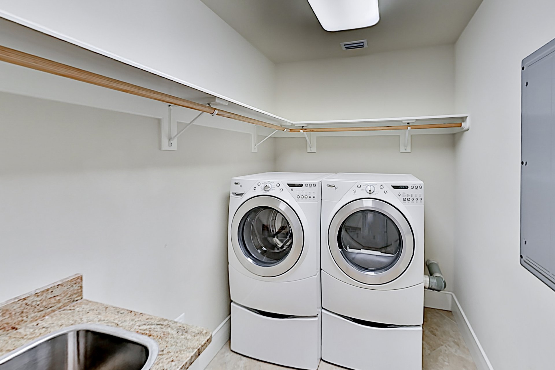 Turquoise Place 2205C 22