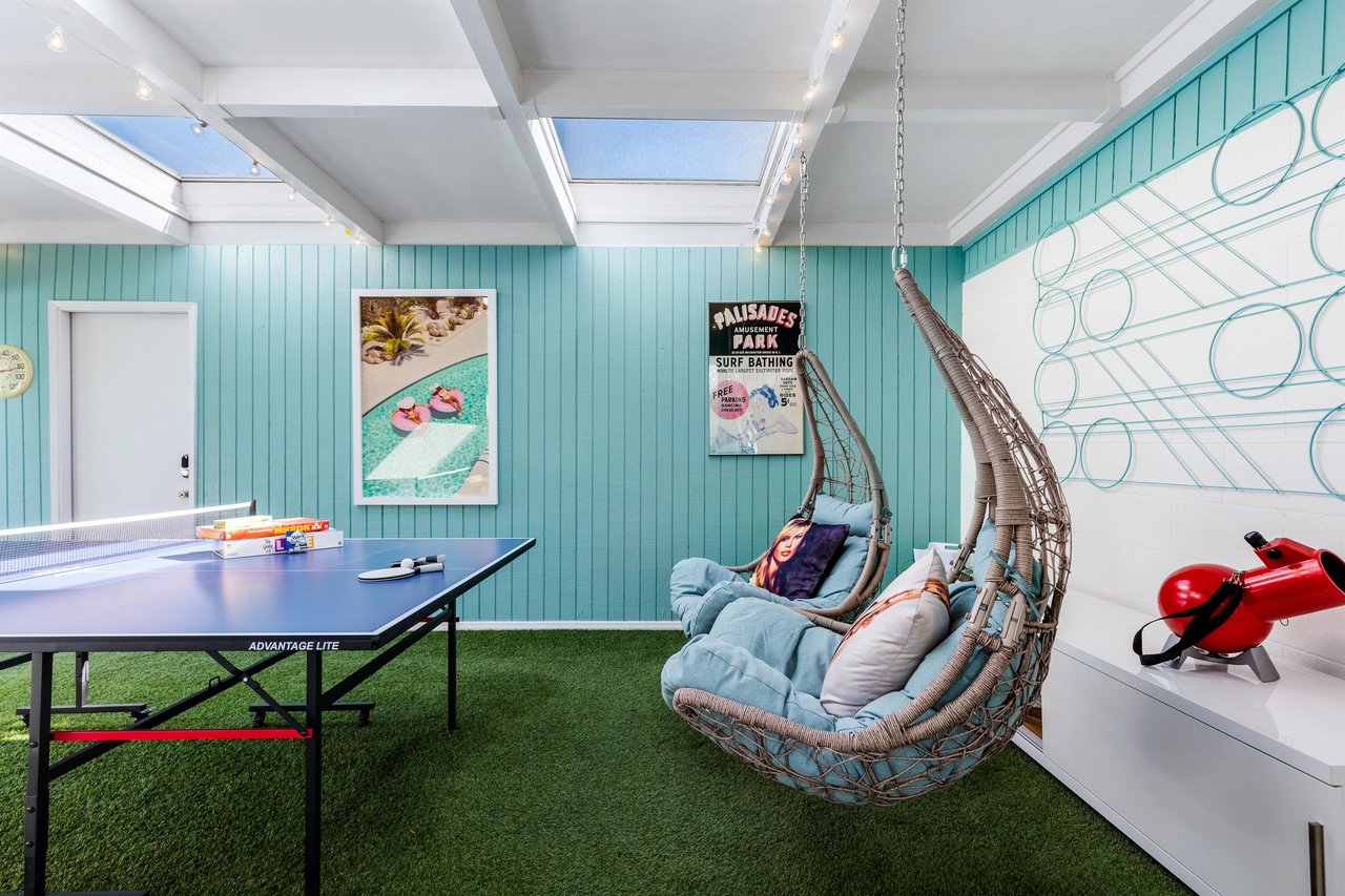 Soft basket chairs for the spectators