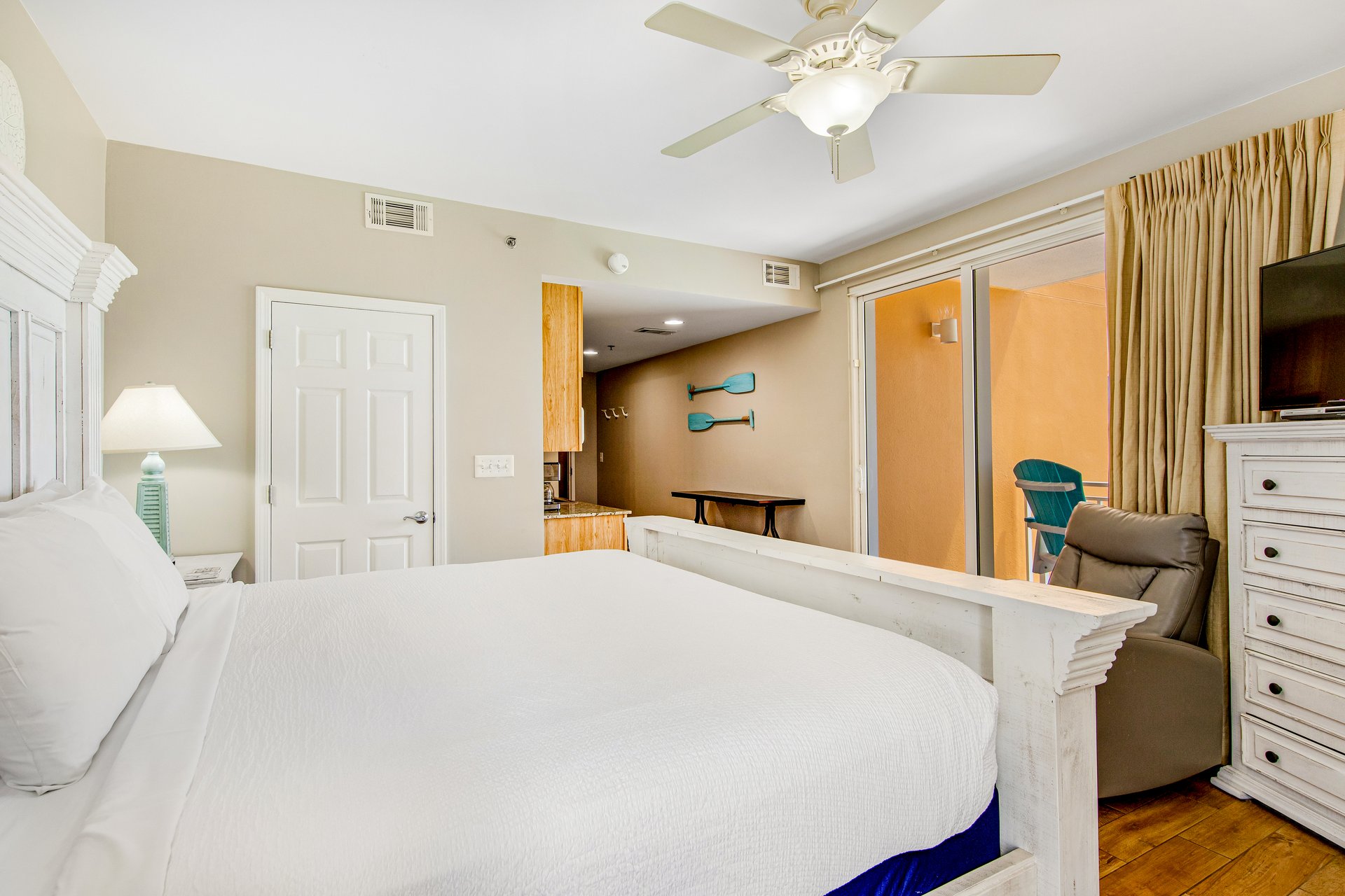 Splash Resort 1101W 28