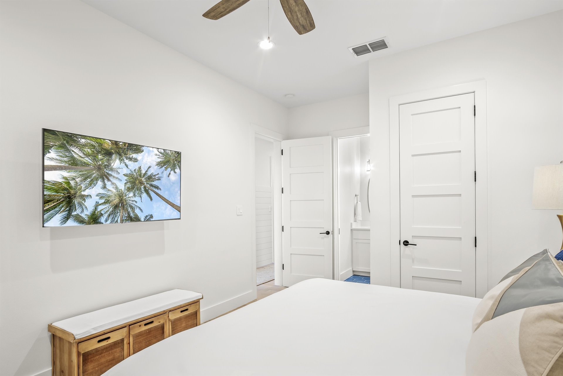 1st Floor, King Bedroom