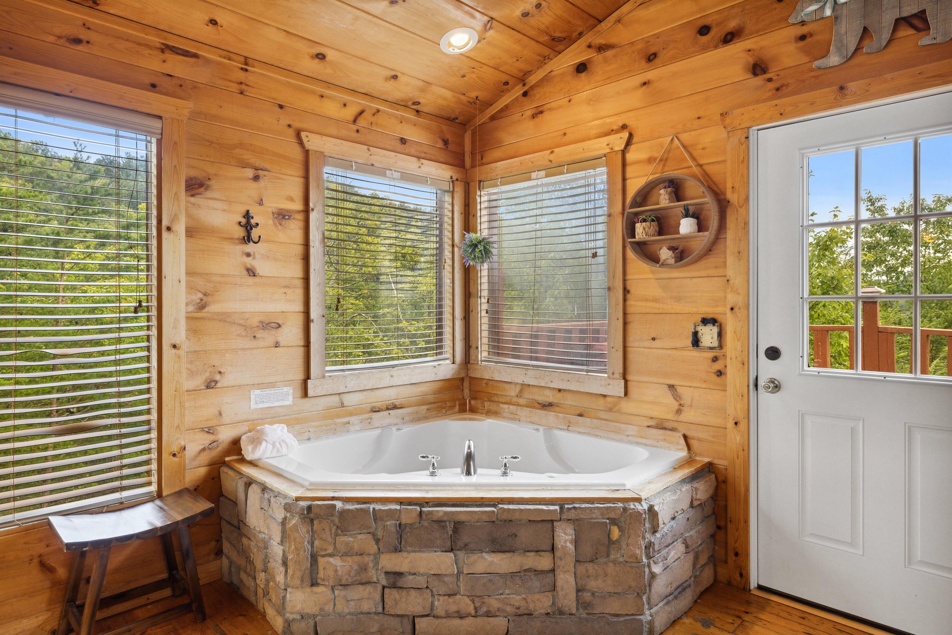 Jacuzzi with windows