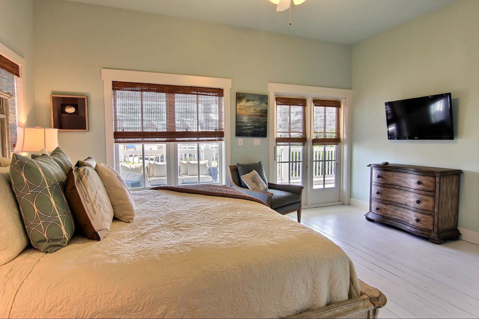 Master King Bedroom with Back Deck Access