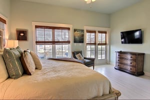 Master King Bedroom with Back Deck Access