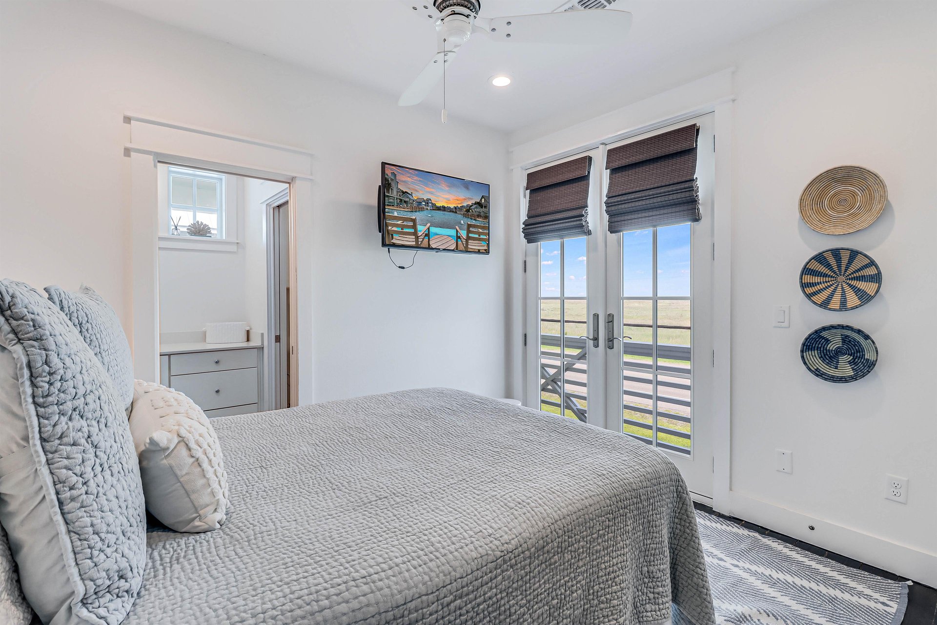 Queen Bedroom, 2nd Floor