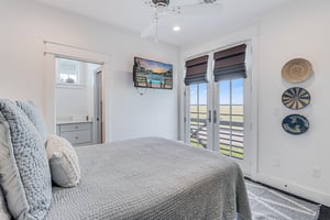 Queen Bedroom, 2nd Floor