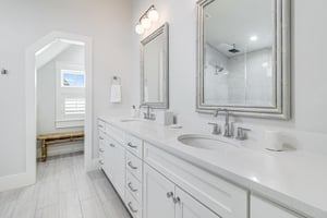 3rd Floor, King Bathroom