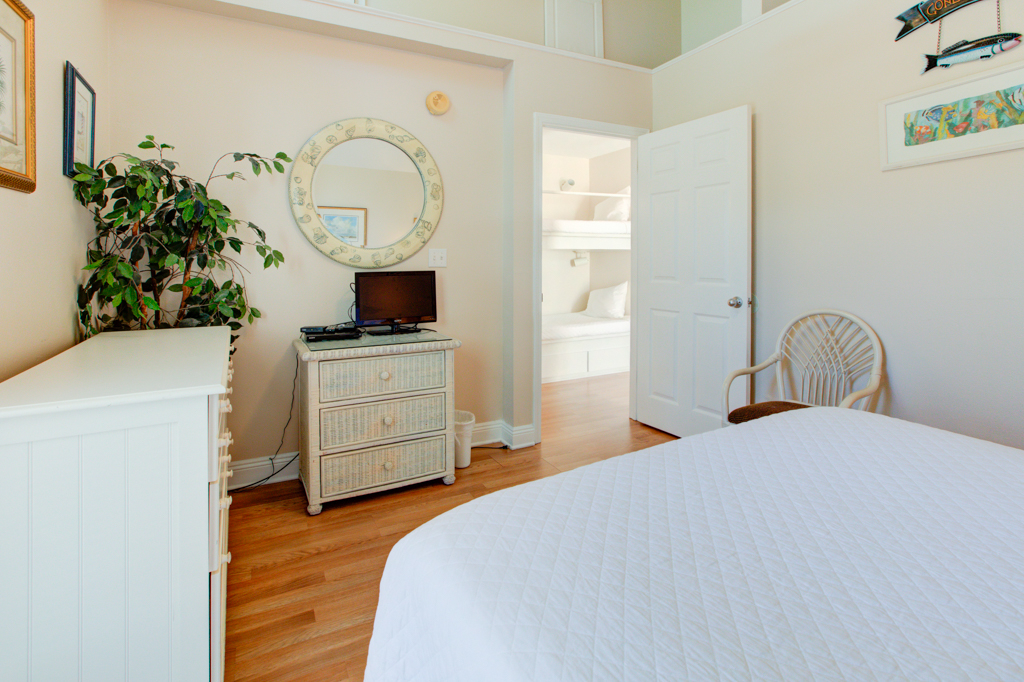 Nantucket Rainbow Cottages 15A 5