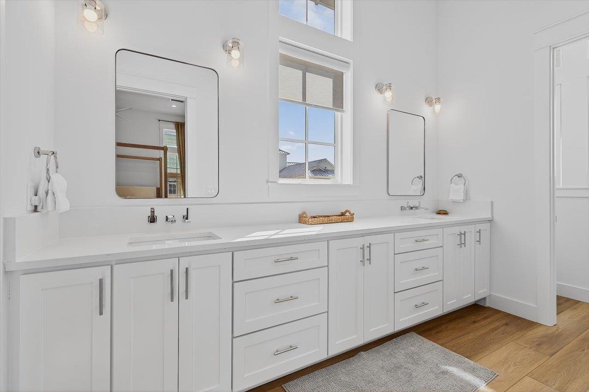 Primary King Bathroom, 2nd Floor