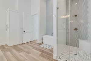 Primary King Bathroom, 2nd Floor