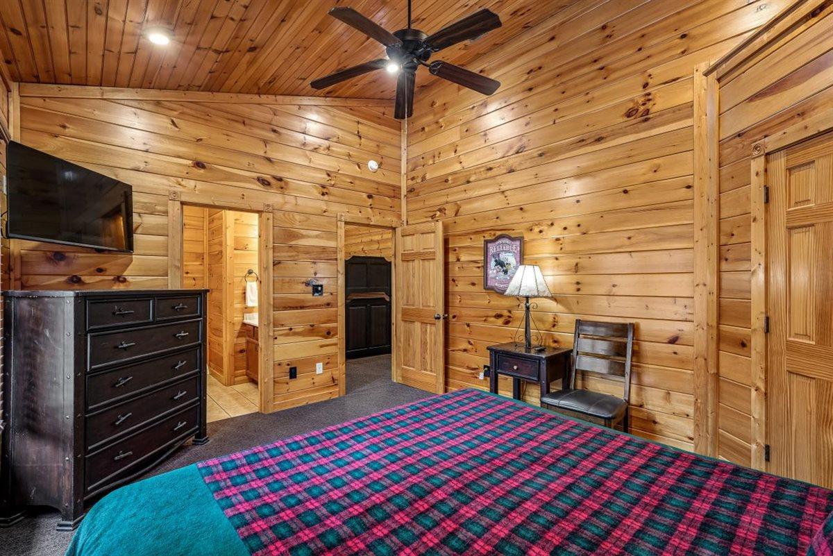 42Upstairs Bedroom 3
