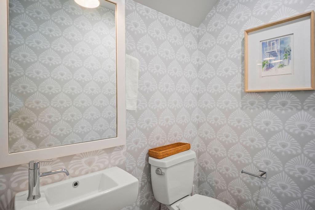 Powder Room, 1st Floor