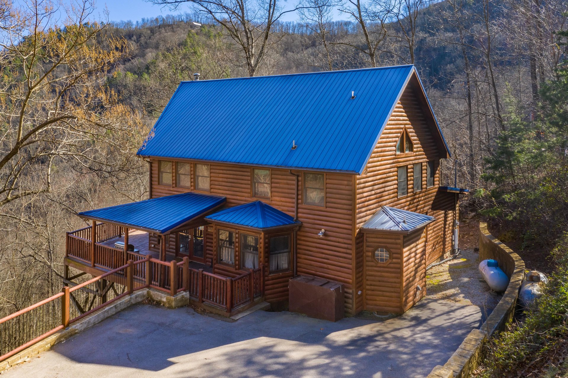 Driveway and cabin at Hatcher Mountain Retreat a 2 bedroom cabin rental located in Pigeon Forge