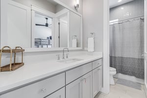 Shared Bathroom, 2nd Floor