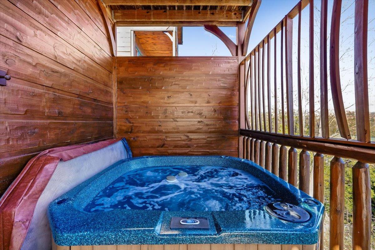 27Hot Tub