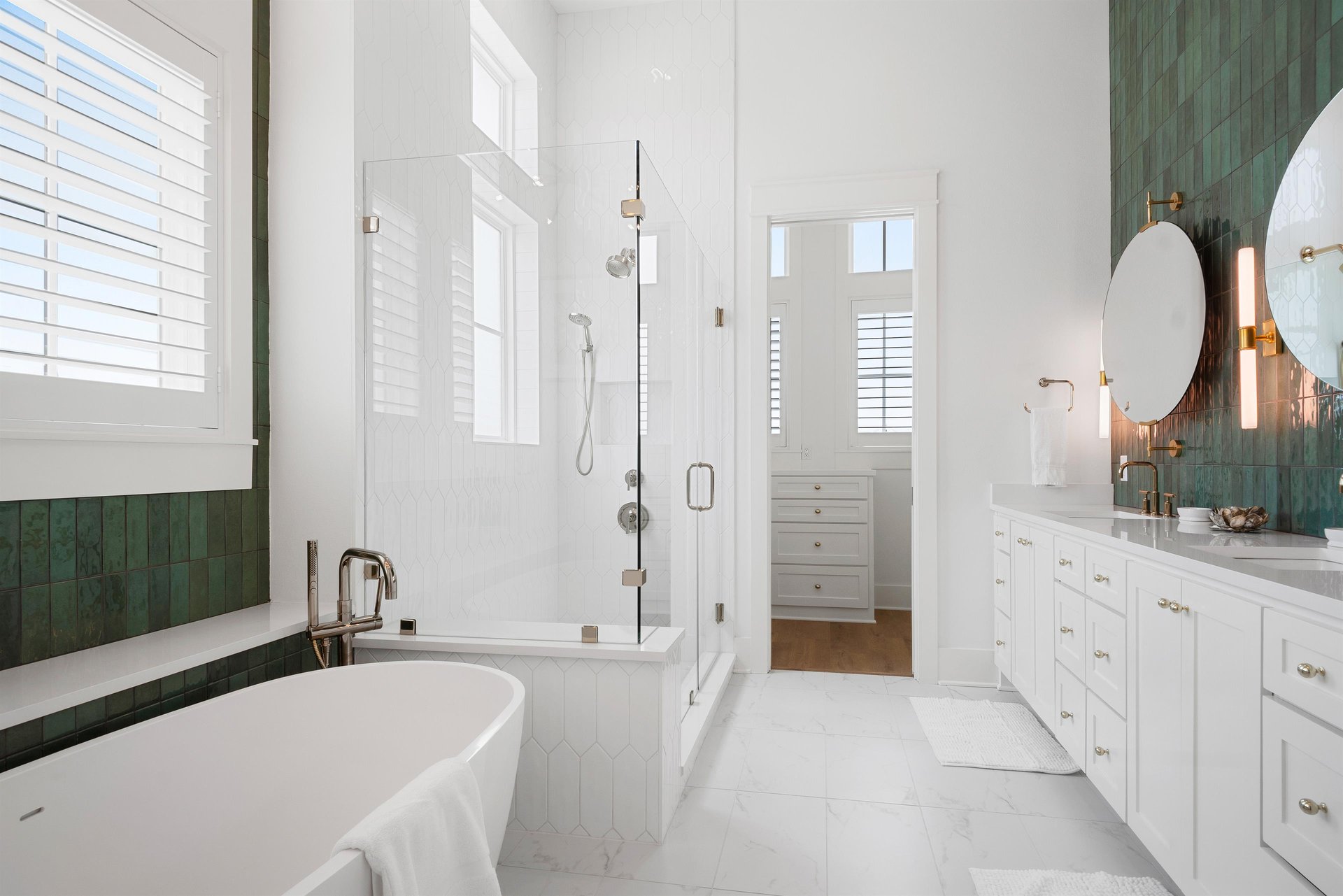 King Bathroom, 2nd Floor