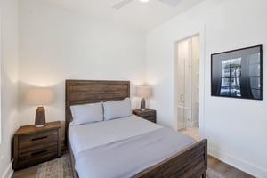 1st Floor, Queen Bedroom