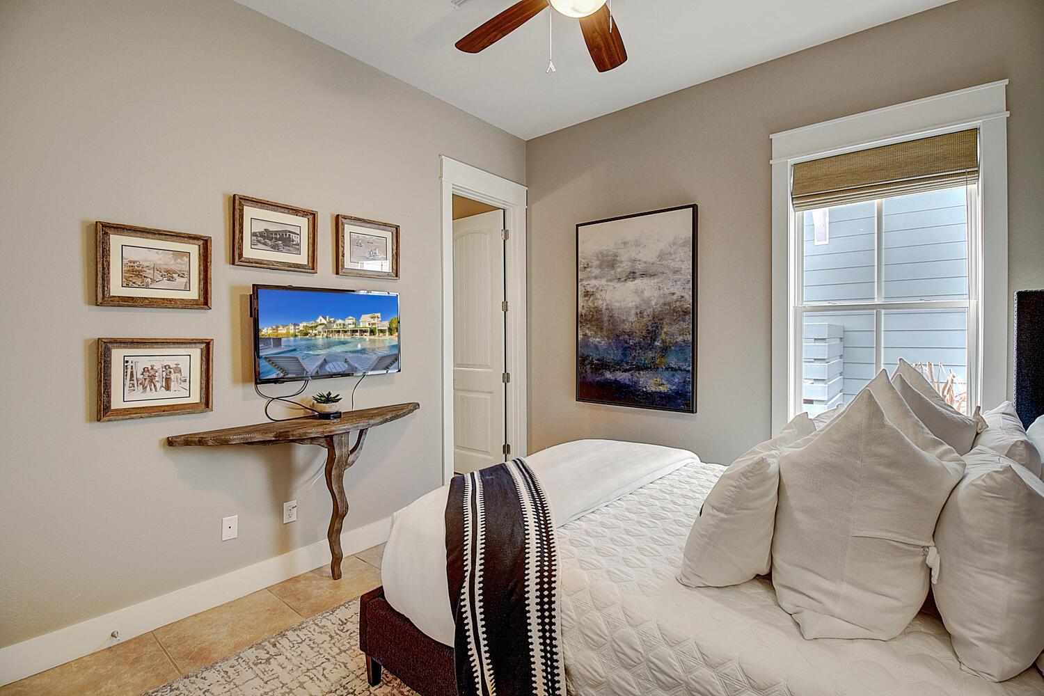 1st Floor Queen Bedroom