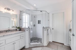 King Bathroom  Closet, 1st Floor