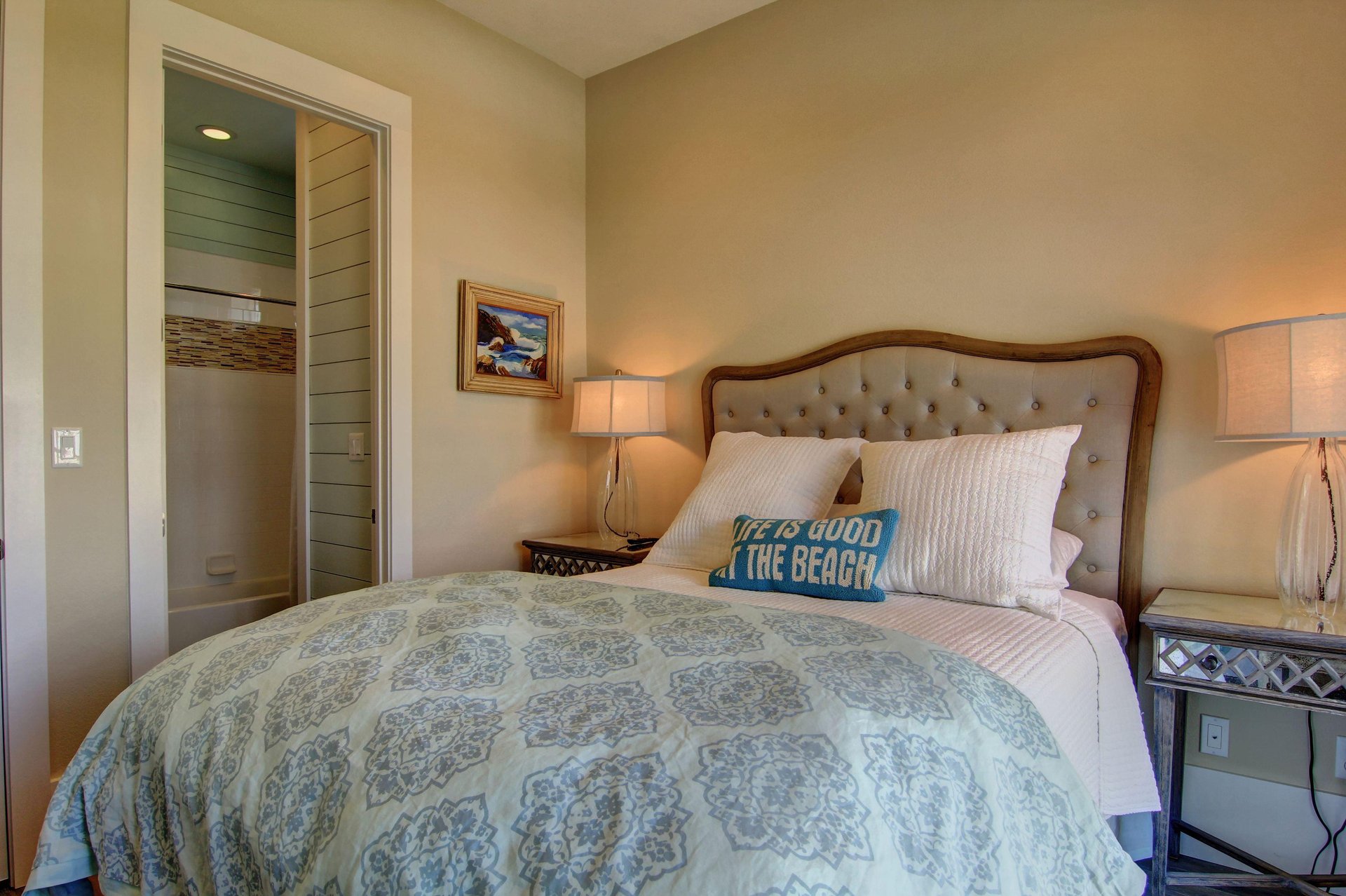 Queen Bedroom, 1st Floor