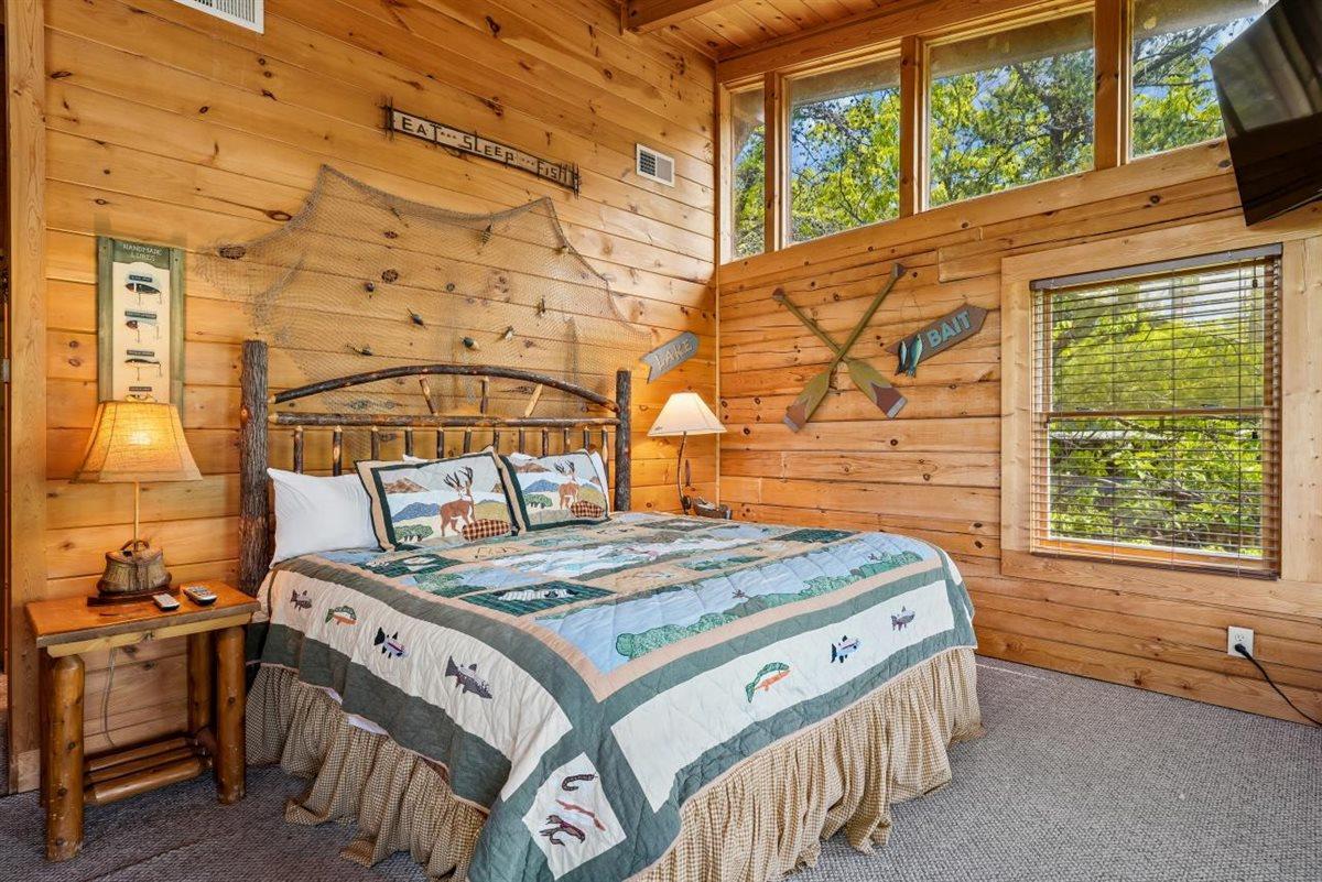 Upper Level 2Bedroom