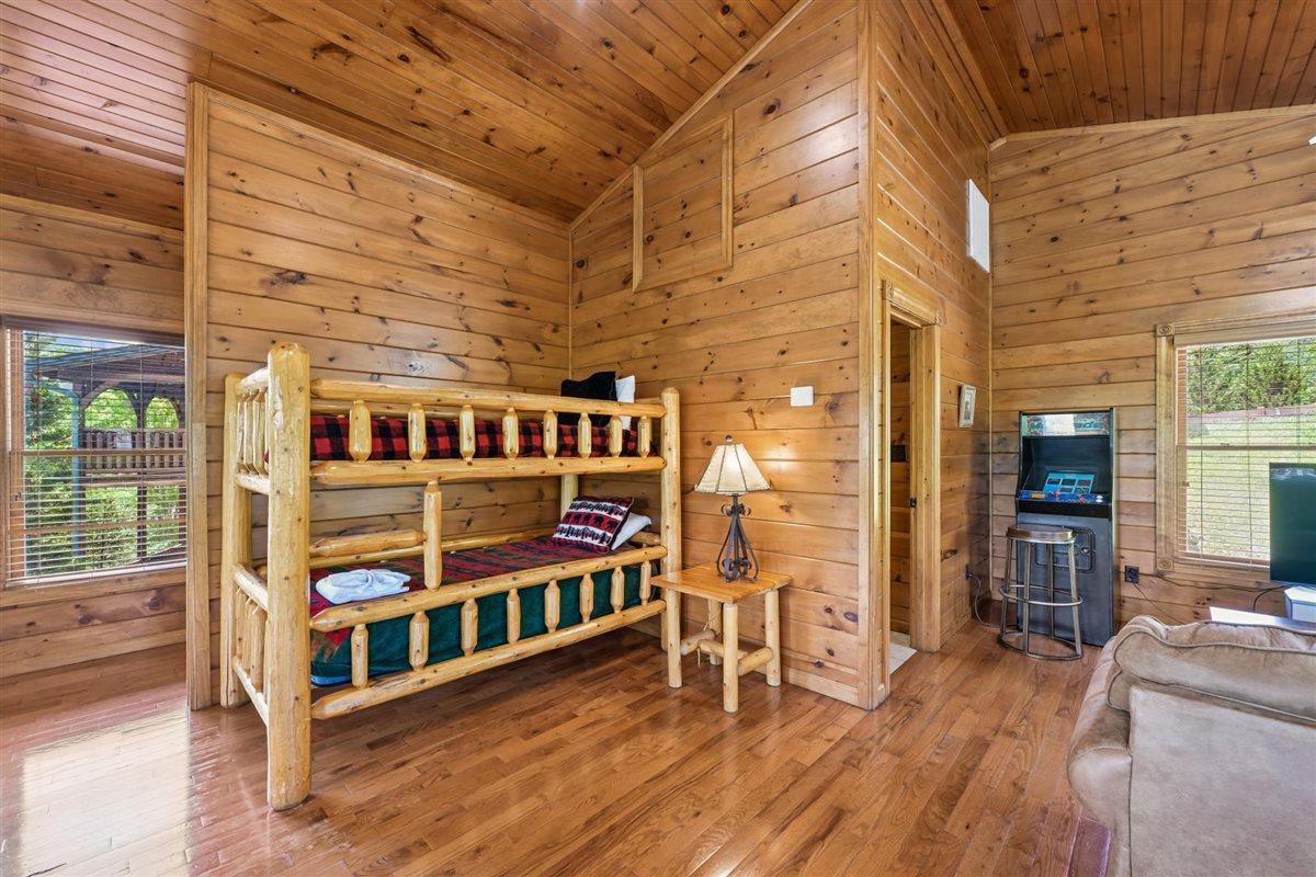 33Bunks