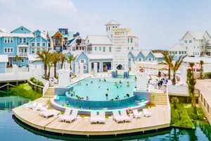 Splish Splash Pool  Coastline Grill at Cinnamon Shore South