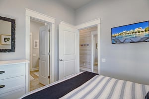 Queen Bedroom, 1st Floor