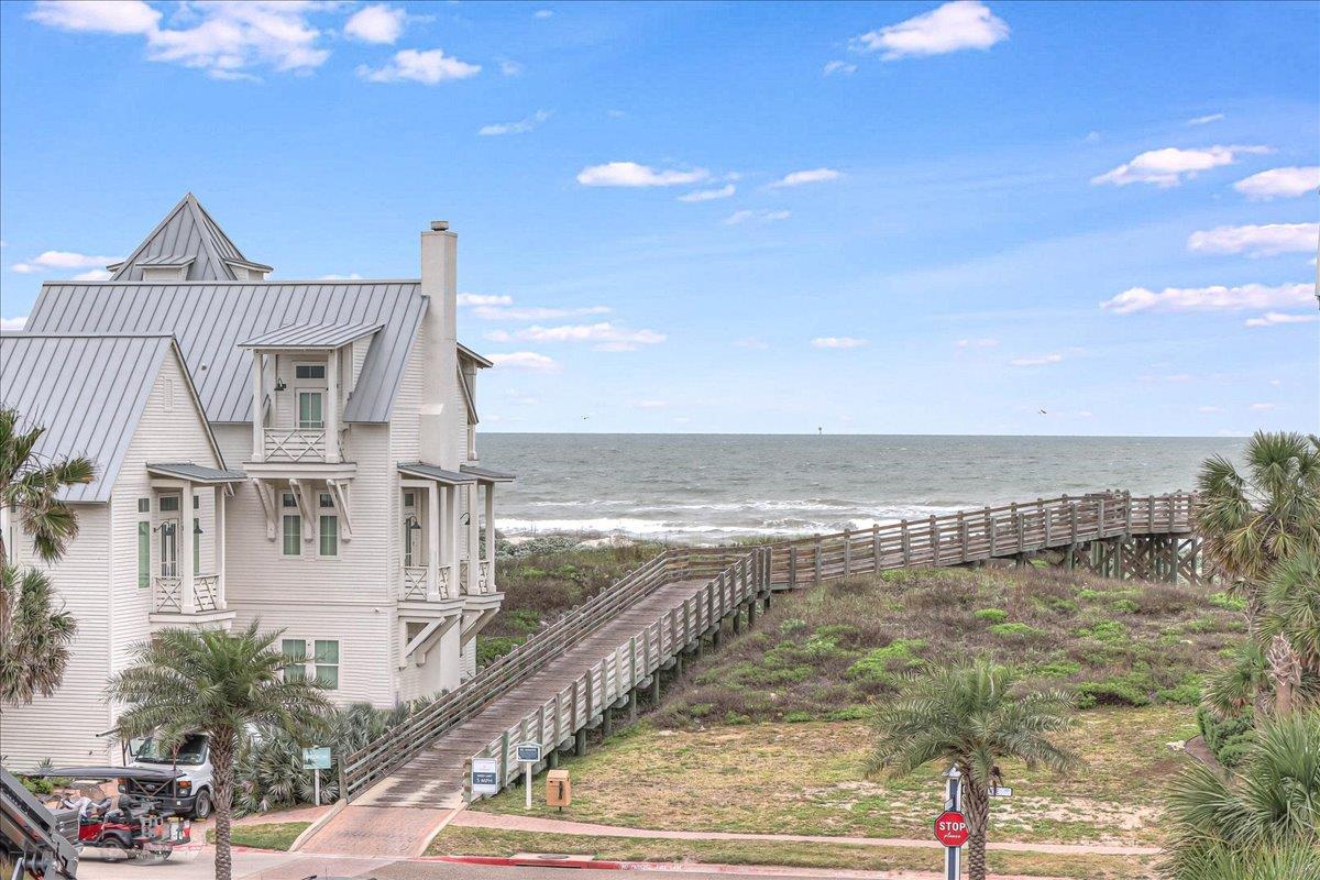 Crows Nest Balcony View, 3rd Floor