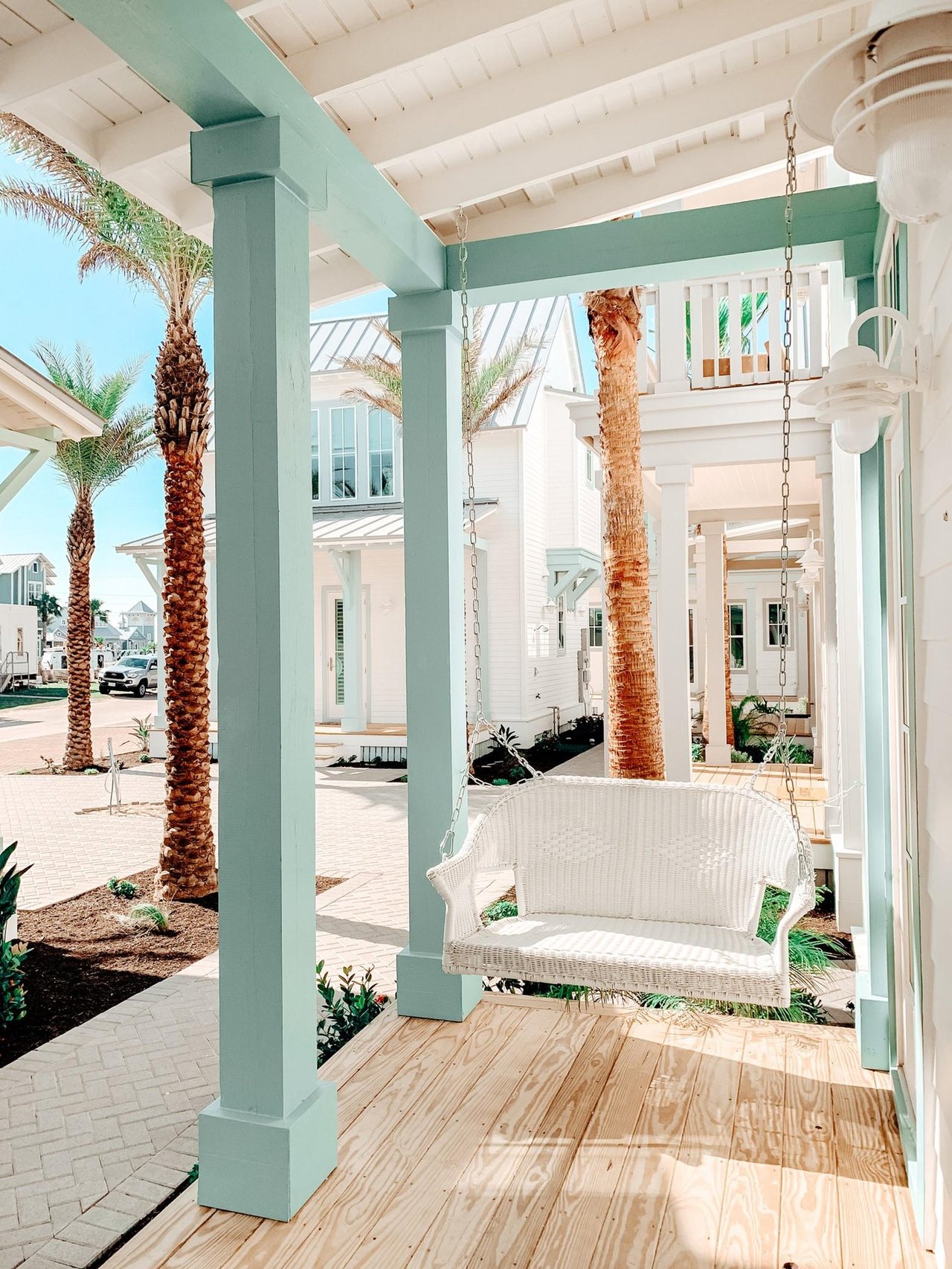 swing at Fountain Plaza